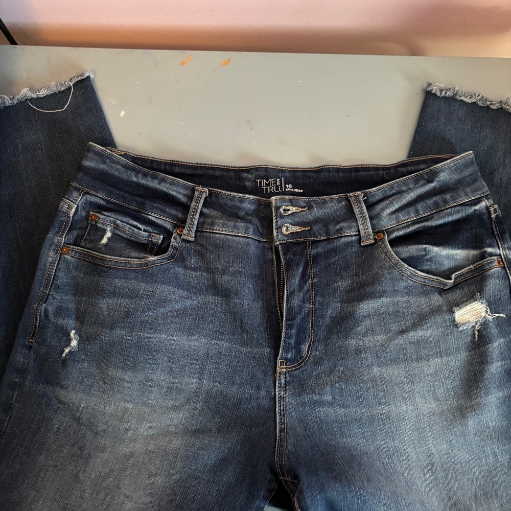 Women’s high rise blue jeans with frayed legs